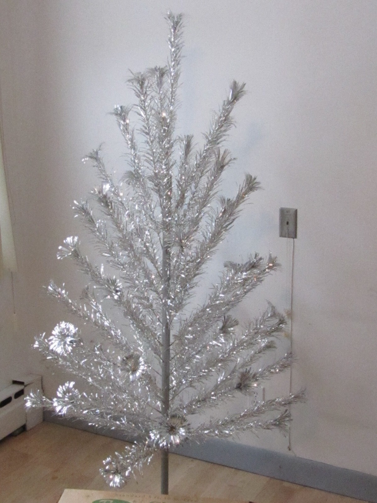 Vintage PECO Aluminum Christmas Tree 6' FT ( 5' 10" ) 46 Branch 1960's