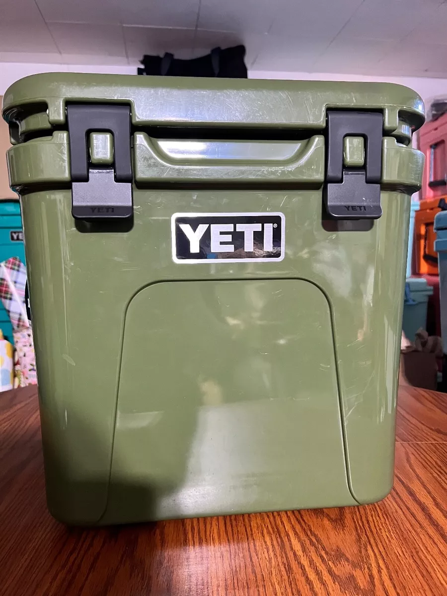 YETI Roadie Cooler 24 Camp Green