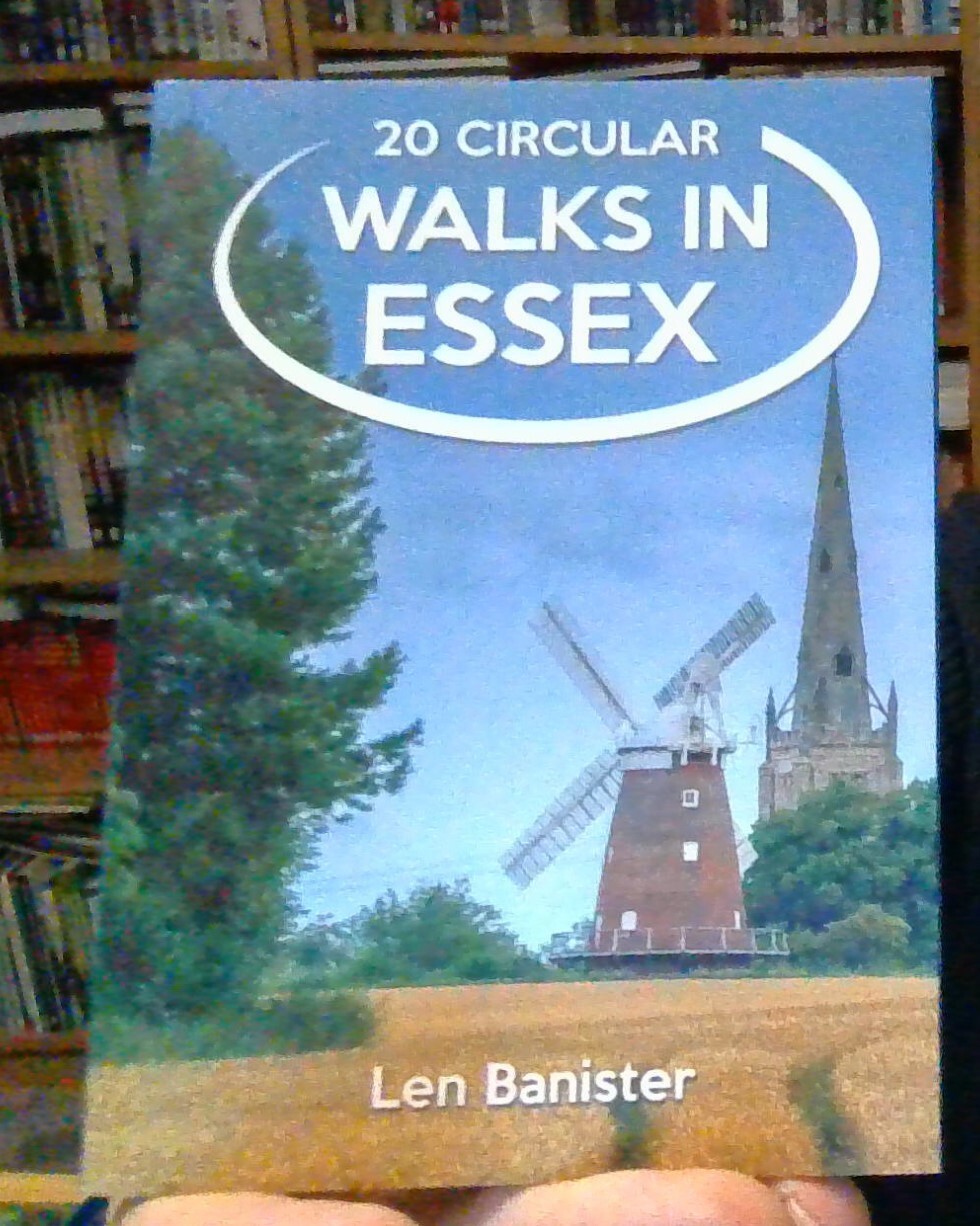 20 Circular Walks in Essex by Banister, Len [Paperback] 9781846744235 NEW