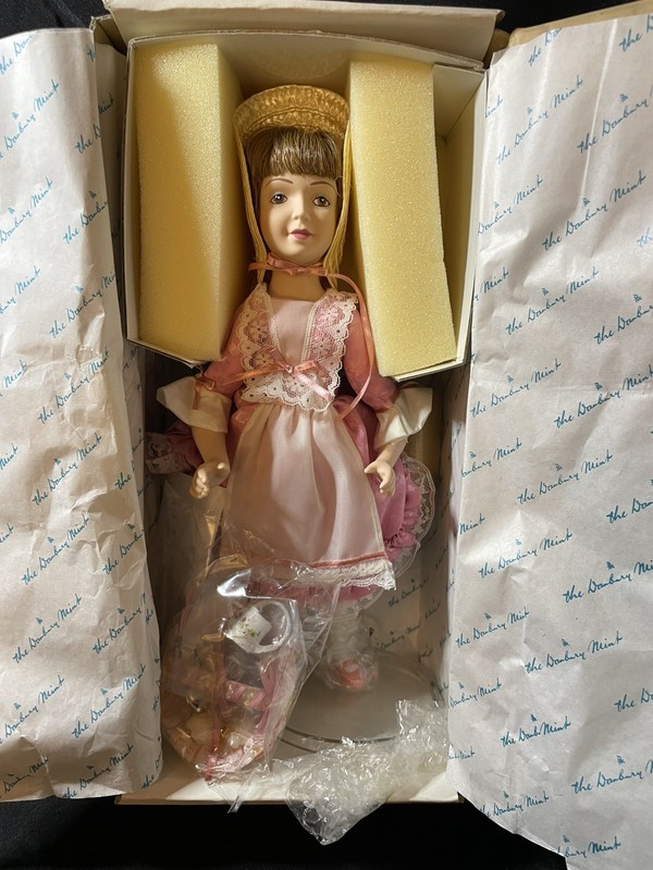 Vintage Danbury Mint MARY MARY QUITE CONTRARY Storybook Doll Collection READ