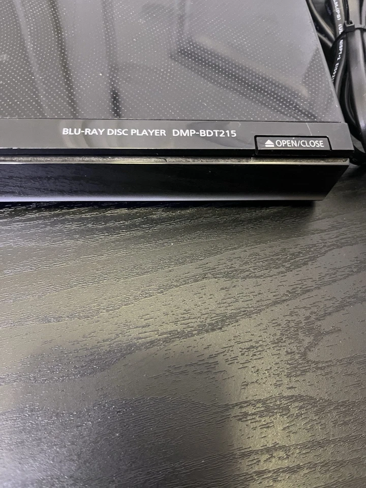 Panasonic DMP-BDT210 Full HD 3D Blu-ray DVD Player Wi-Fi Touch-Free Sensor - Image 4 of 4