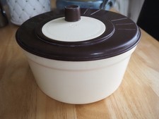 Ancienne Essoreuse à Salade Triumph Marron & Beige Diamètre 23 cm .