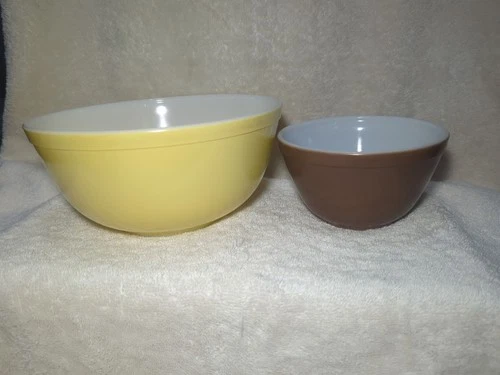 Pyrex Nesting Mixing Bowl Yellow #403 1.5 Qt, Brown #401 1 1/2 Pt  Vintage