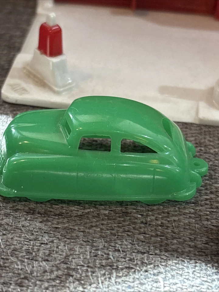 Ideal Toy Company Vintage Plastic Gas Station Auto Laundry Broken 3 Vehicles - Image 3 of 4