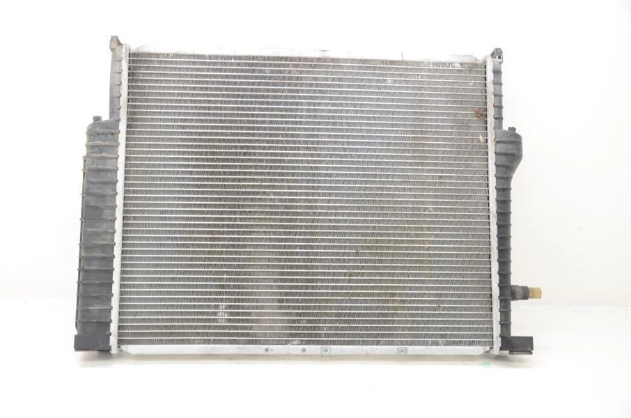 1999-2002 BMW Z3 Roadster Radiator Assembly Foto 4 de 4