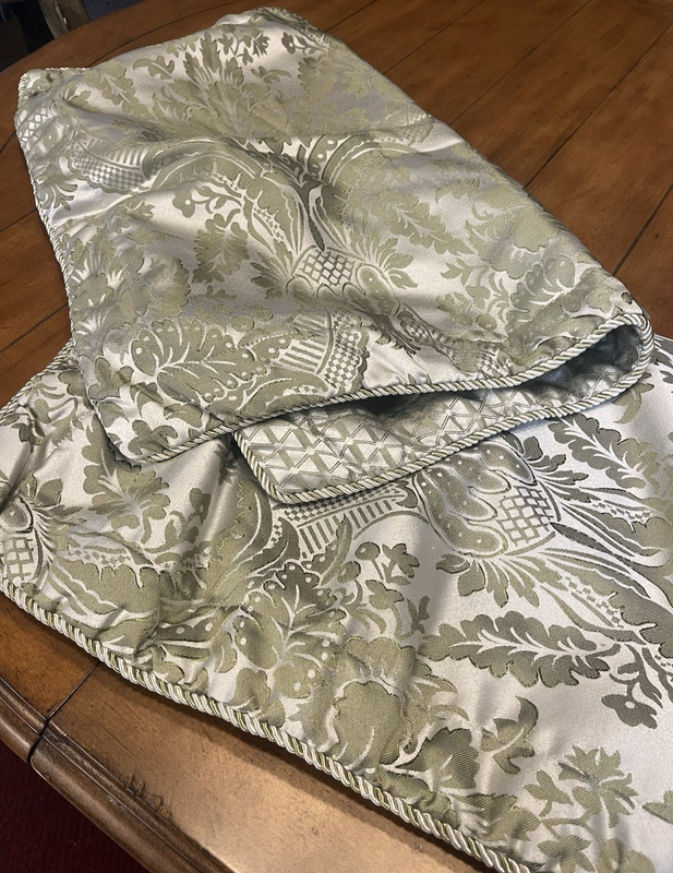 BEAUTIFUL SET OF 2 LIGHT GREEN SAGE JACQUARD STANDARD PILLOW SHAMS PIPING TRIM