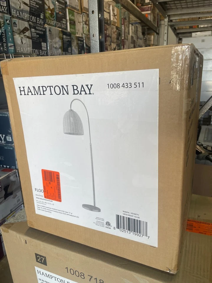 Hampton Bay Highler 61 pulgadas Lámpara de pie plateada con pantalla de ratán blanco Foto 3 de 3