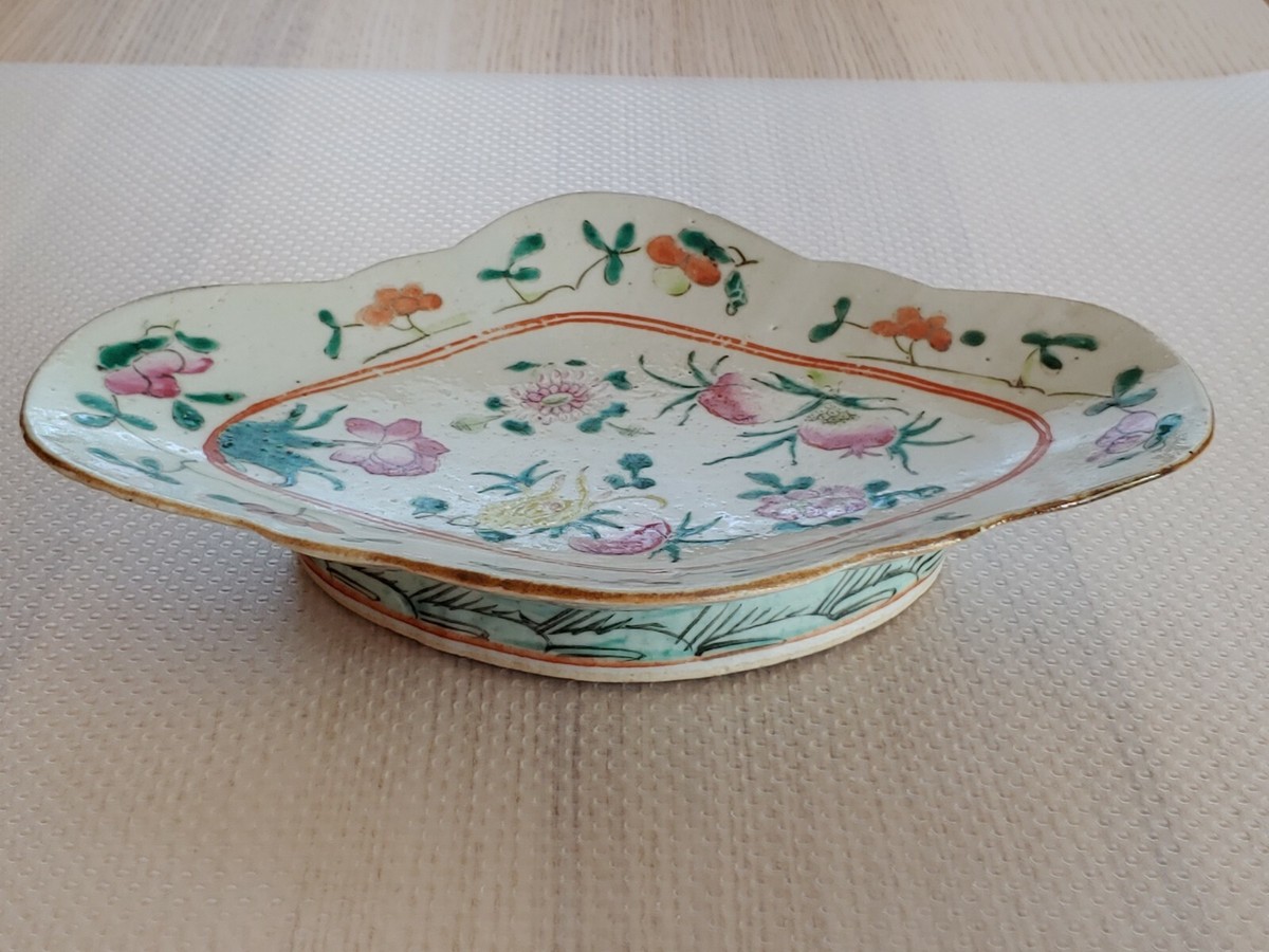 清道光粉彩瓷高足海棠盘 Antique Chinese Daoguang Famille Rose