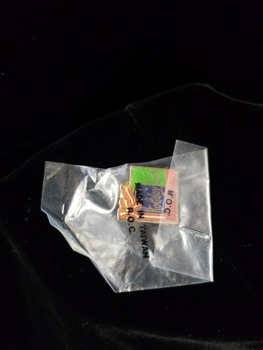 Arizona Lottery Holiday Cash Present Trading Pin Hat Lapel Tie Tack - Picture 5 of 5