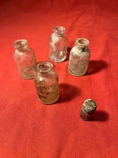 fioles US medic WW2 de fouille numero 2 bien marquées no casque