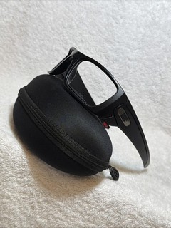 OAKLEY FUEL CELL MATTE BLACK GREY POLARIZED SUNGLASSES OO9096 05 WITH CASE