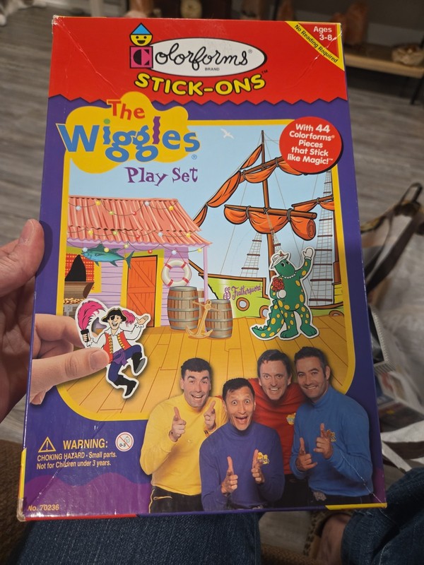 WIGGLES Incomplete Colorforms Set 2003 Kids TV Music Dorothy Dinosaur Wags Dog