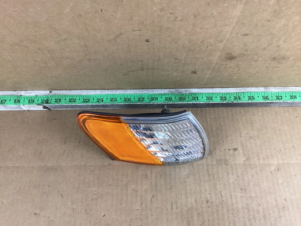 Luz intermitente esquina lado pasajero delantero derecho ford taurus 1992-1995 Foto 2 de 4