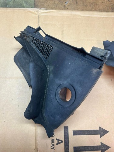 VAUXHALL ZAFIRA VXR WINDOW WIPER FRONT PLASTIC CORNER SURROUNDS PAIR B MODEL - Picture 3 of 3