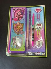 C) Monster High Federmäppchen Set, Bleistift Stift Gummi Büroklammer
