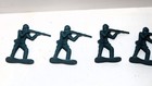 Vintage PLASTIC GREEN ARMY MEN Infantry Toy Soldier 2.5" MIXED Poses 41 Figures — photo 6