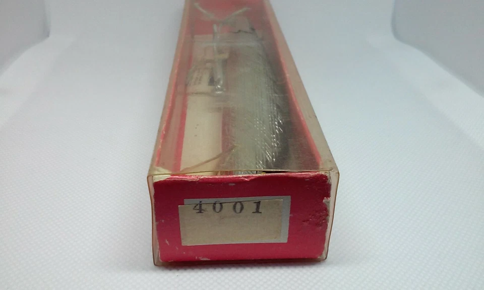 Señuelos de colección Bill Norman Shiner Minnow negro/plateado 7" sonajero Jerkbait señuelo nuevo de stock Foto 4 de 4