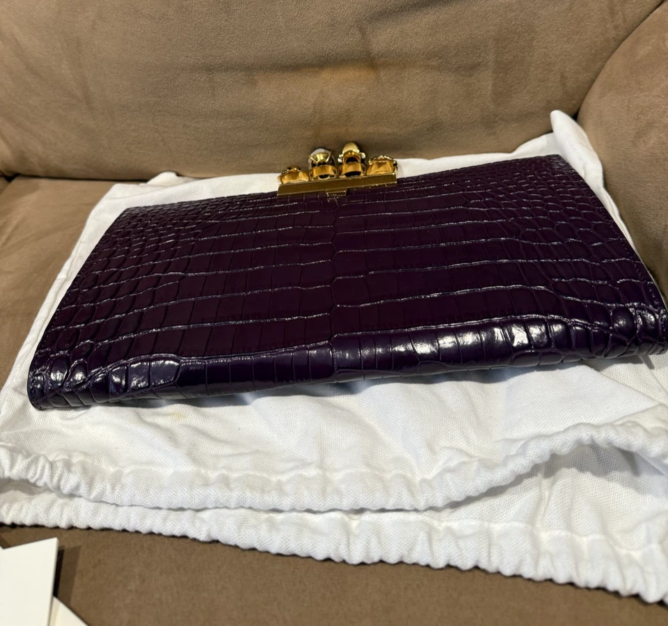 Alexander McQueen Burgundy Croc Embossed Leather Bejeweled Skull Knuckle Clutch - Image 4 of 4