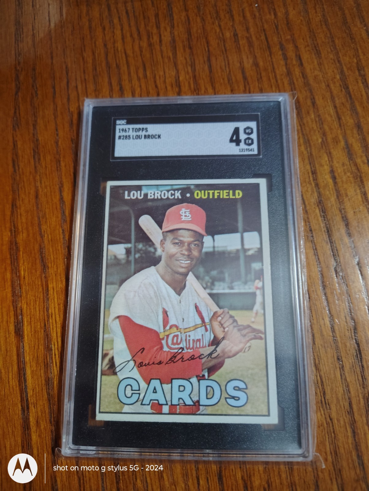 Lou Brock #285 (Baseball Cards 1967 Topps) — is it worth grading?