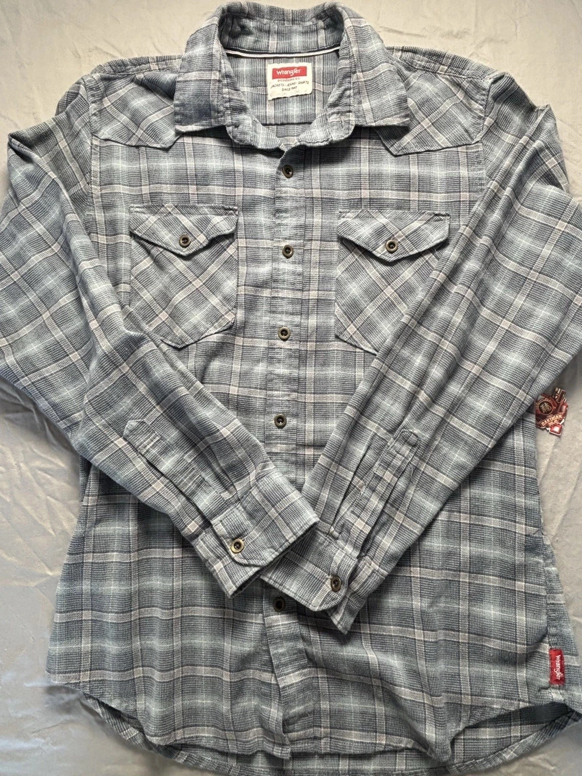 Wrangler Men’s Flannel Shirt M Blue Gray Plaid Long Sleeve Button Front