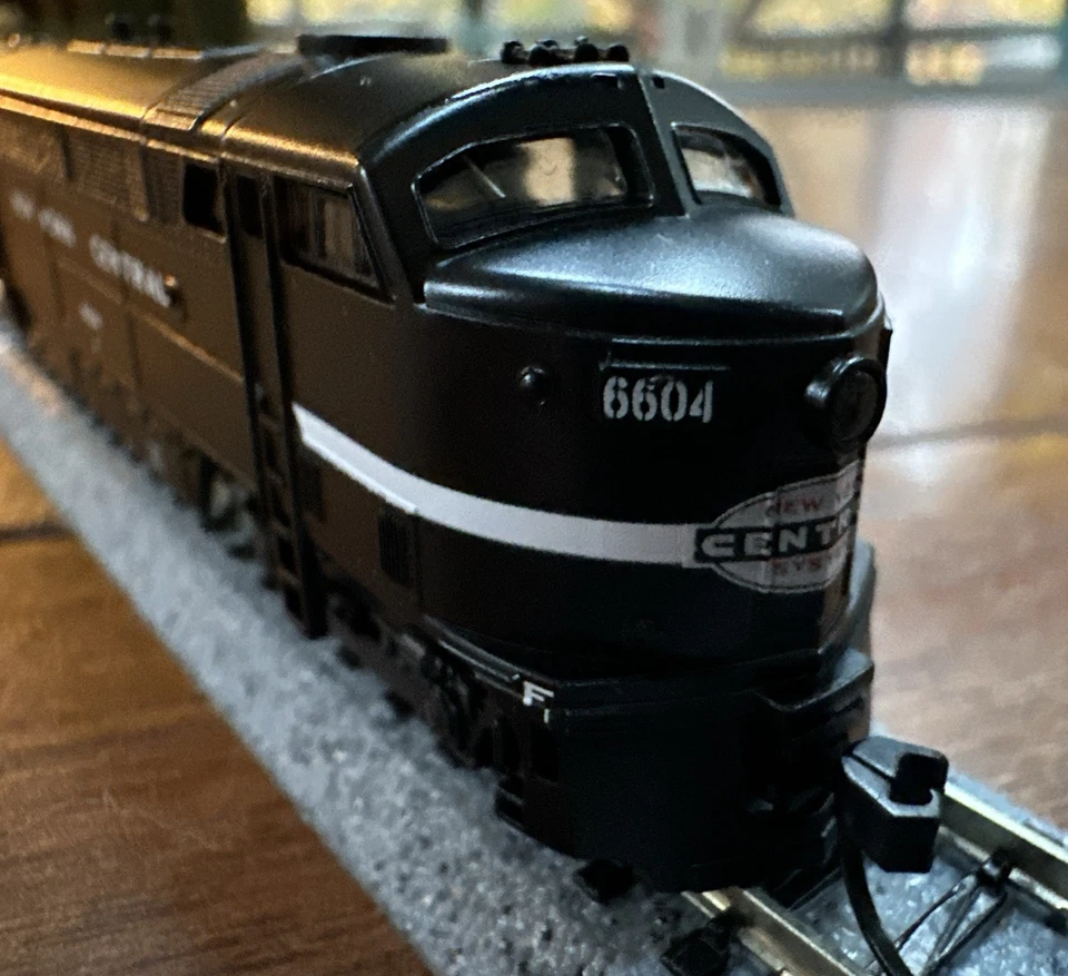 Walthers N Scale Loco #920-34096 C-Liner New York Central 6604 NYC NOS NY - Image 4 of 4