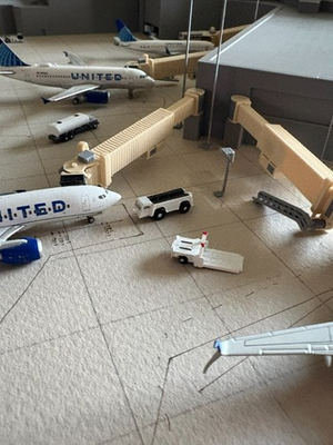 #ad 1:400 Fully Adjustable Airport Jet Bridges 6 Pack $18.00
