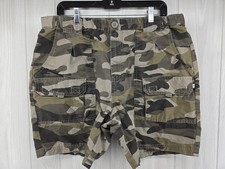 Magellan Outdoors Shorts Men's 36 Green Camo Cargo Utility Workwear