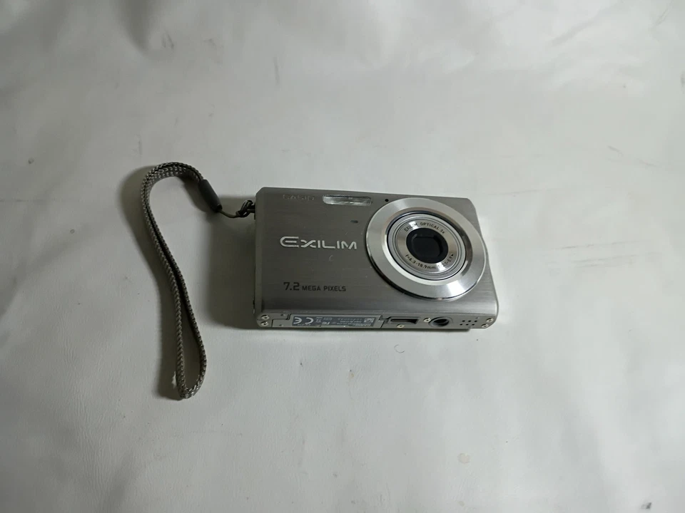 Casio Exilim EX-Z70 Digital Camera 7.2MP 3x Zoom w/ Battery No Charger 512MB SD - Image 2 of 4