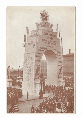 Gold Star Arch Grant Park Chicago IL Vintage Postcard Unposted