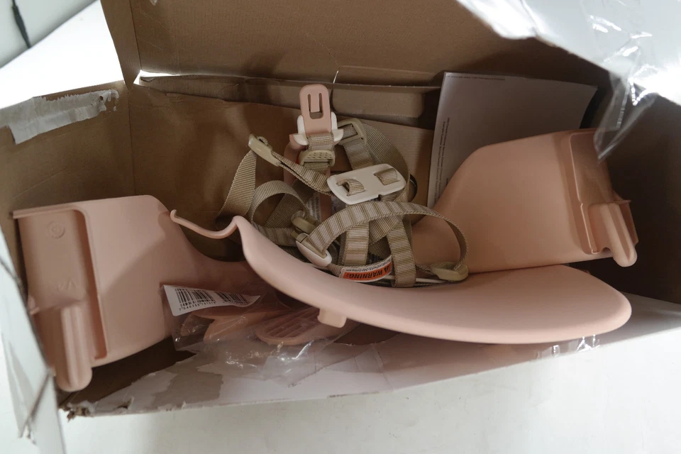 Stokke Tripp Trapp Baby Set V4 en Color Rosa con Arnés y Pedales NUEVO CAJA MALA Foto 2 de 4