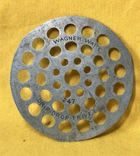 VINTAGE WAGNER WARE DRIP DROP TRIVET, 247, DUTCH OVEN TRIVET