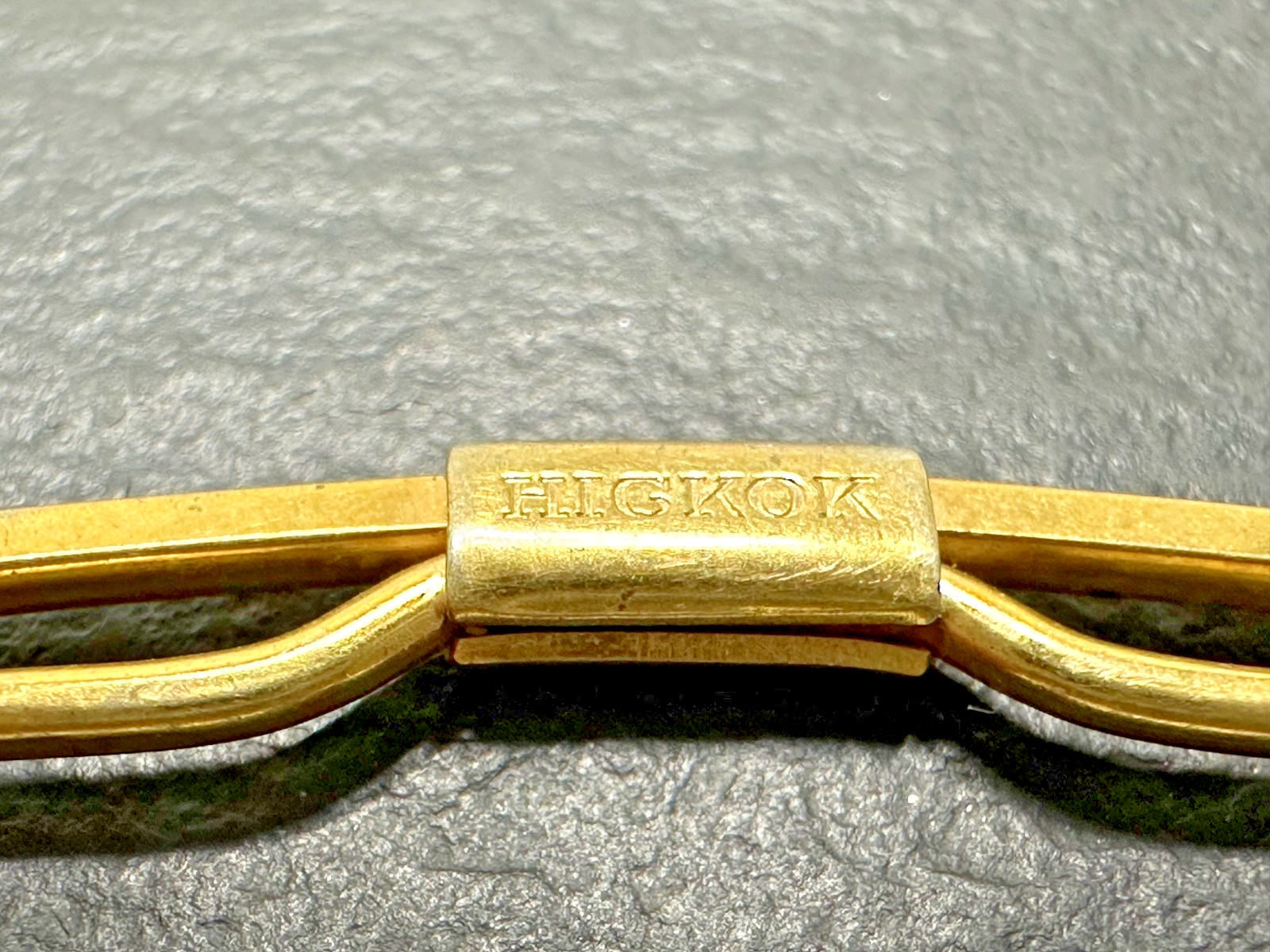 TWO VINTAGE HICKOK USA COLLAR BAR CLIPS : GOLD TONE & SILVER TONE M221