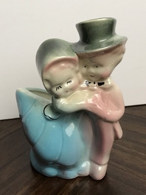 VTG Planter Victorian Romantic Couple Dancing, Shawnee Or FAPCO 5.5 