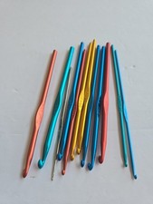 Set/12 VTG Boye COLORFUL Crochet Hooks D E F G H I J 8 USA lot