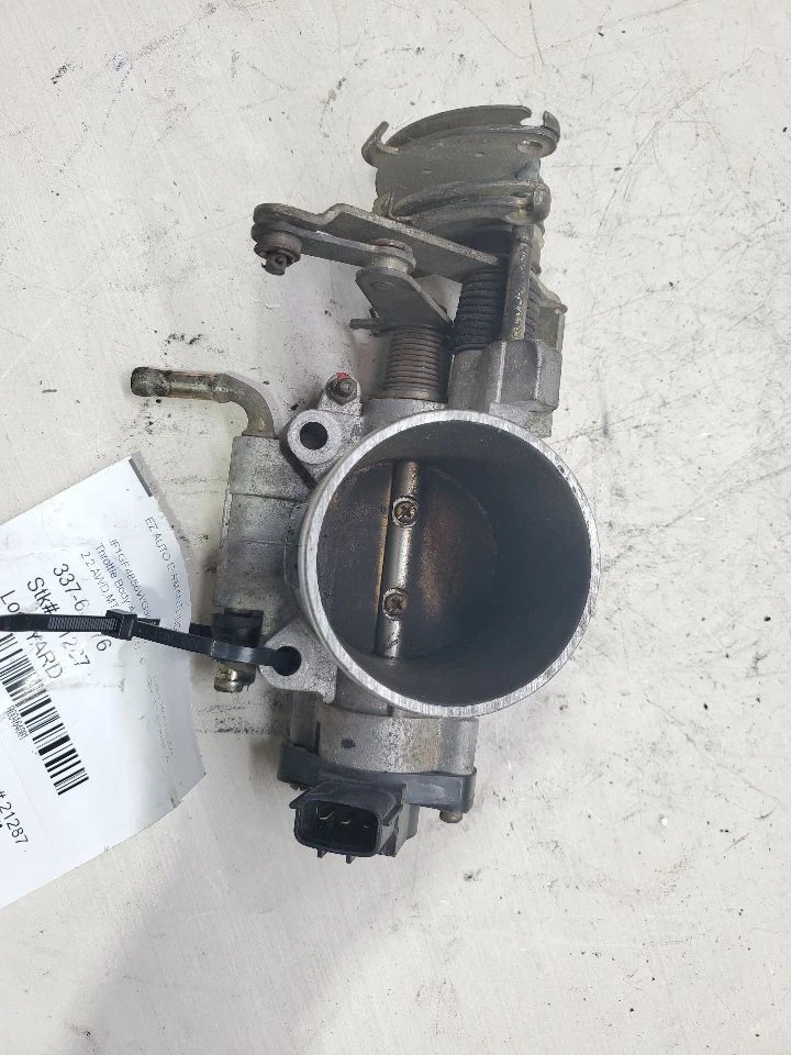 1997-1998, Subaru Impreza, Throttle Body Assy, 2.2, AWD, Part Number: 16118AB300 - Image 2 of 4