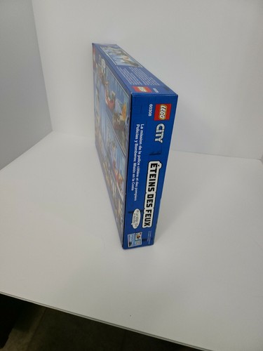 LEGO City Seaside Police and Fire Mission 60308. New in box. - Picture 3 of 4