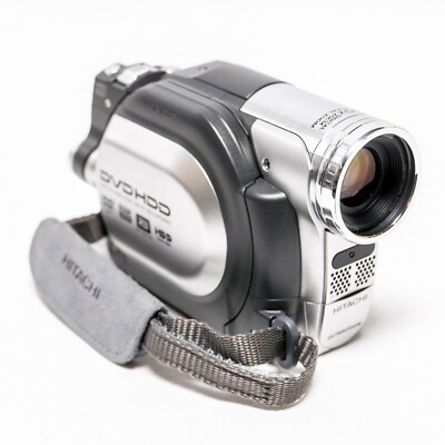 Hitachi DZ-HS300A DVD Hybrid Camcorder with 25x Optical Zoom - Works *READ*