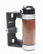 Pentax 67 Left Hand Grip (Revised Version for Pentax 67II) – No Cable_01