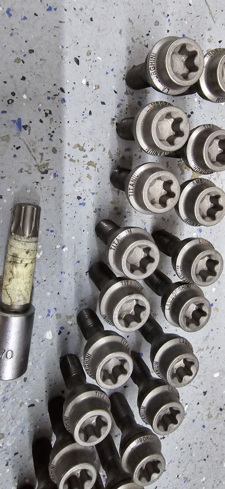U26171 Titanium Lamborghini Wheel Bolt 403601295C Gallardo Huracan Super G2U