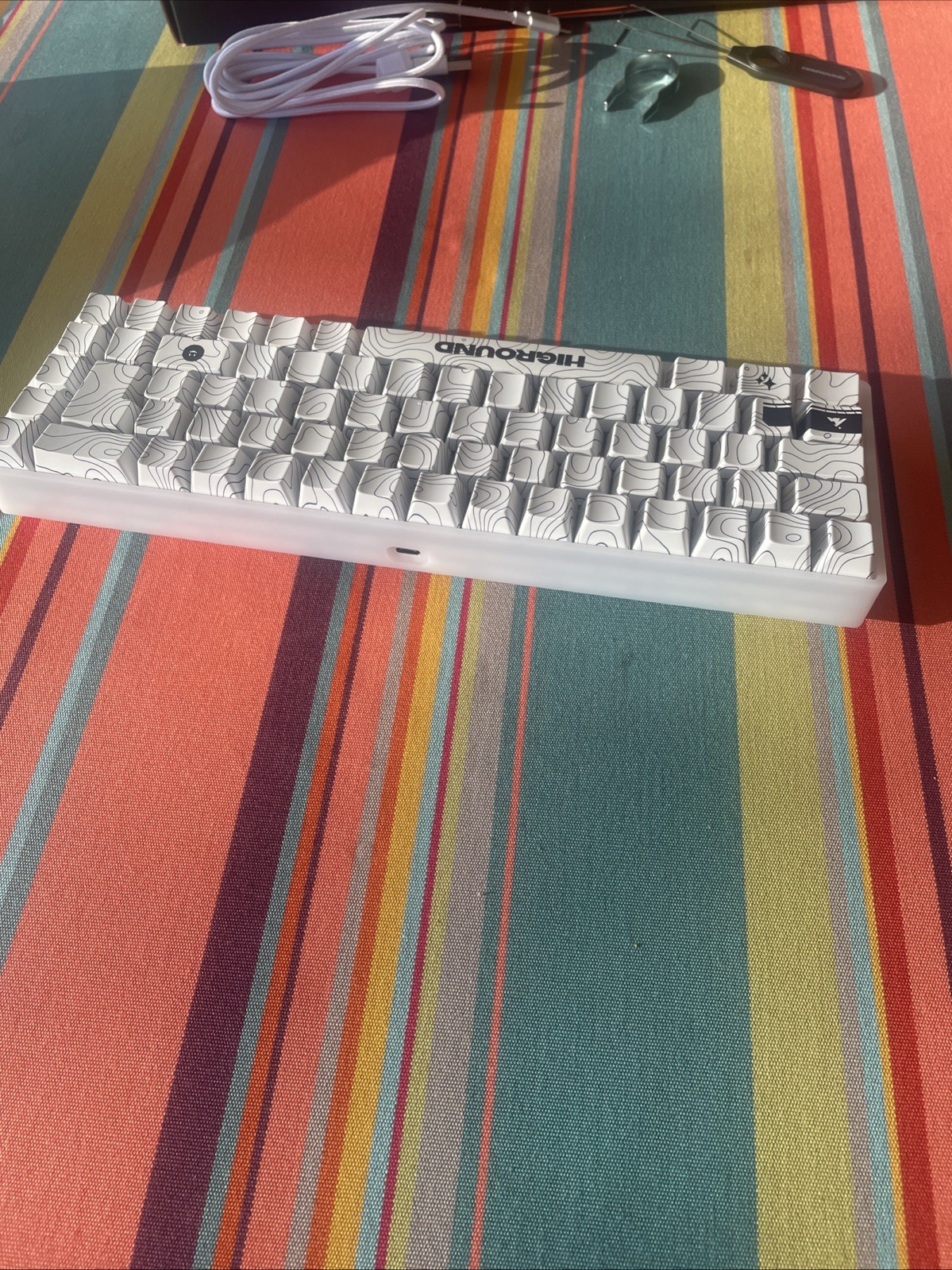 Clavier Higround compact format 65% idéal pour optimiser votre espace de travail setup minimaliste - 4