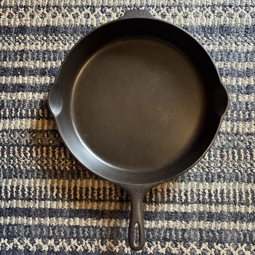 Vintage Wagner Ware #12 B Excellent Unmarked 14” Cast Iron Skillet