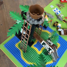 Vintage LEGO Pirates Forbidden Island (6270) & Sabre Island (6265) Read