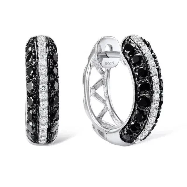 Aretes tipo argolla redondos de diamantes negros creados en laboratorio de 2 quilates para mujer enchapados en oro blanco de 14 quilates Foto 2 de 4