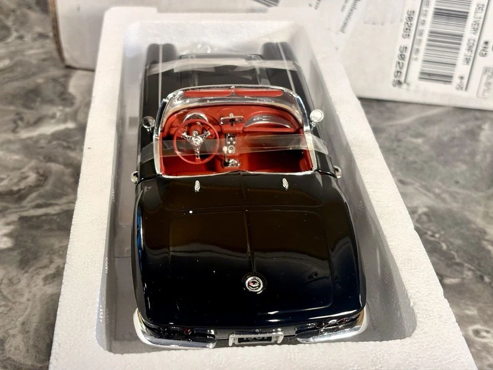 RARE! ERTL American Muscle 1961 Chevrolet Corvette Black/Red 1:24 Scale Limited - Image 4 of 4