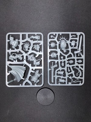 Captain in Gravis Armour - Space Marines - Warhammer 40K - New On Sprue