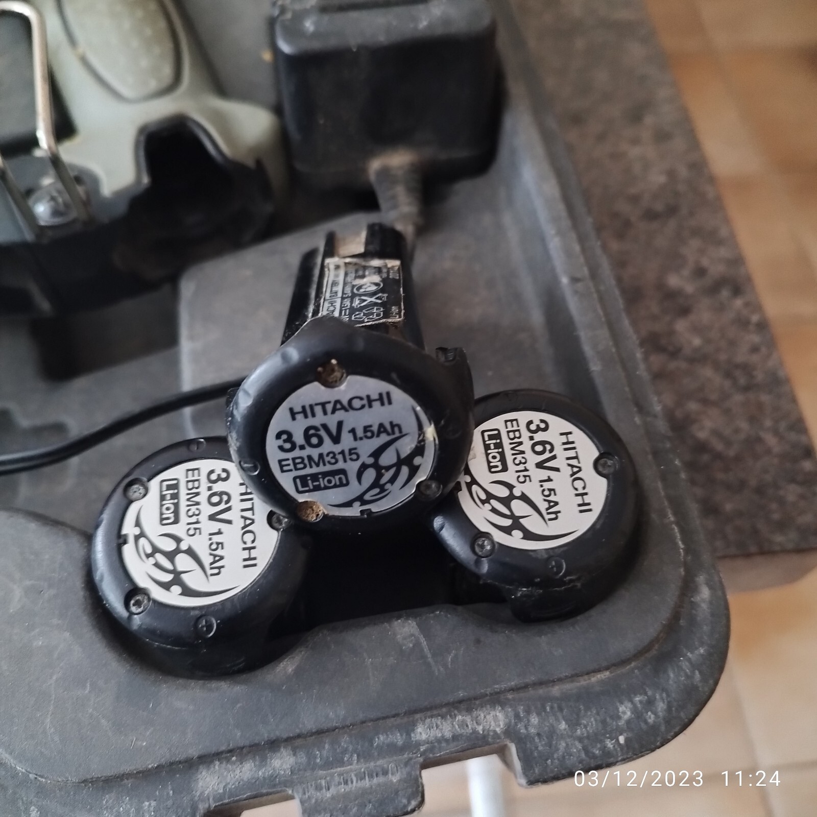 HITACHI NT65GS Nail Gun with 3 Batteries & Charger eBay