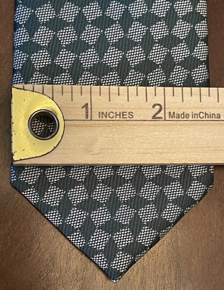 Van Heusen Green 100% Polyester Men’s Neck Tie Made In China - Image 4 of 4