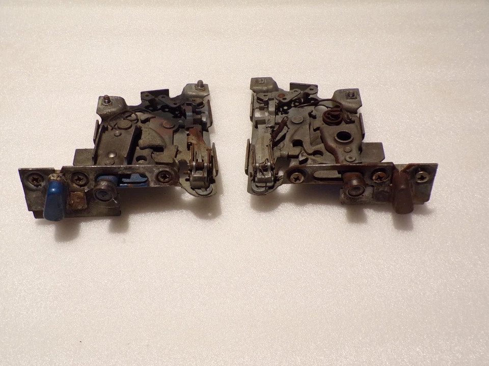 1949-1951 Chevy Buick Pont Olds Door Latches, P/Ns: 4560814 (RH) & 4560815 (LH) — 第 3/4 张图片