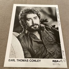 Earl Thomas Conley Press Photo 8x10&rdquo;.