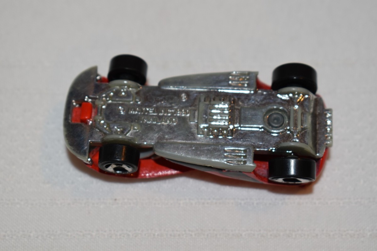 Vintage 1990 Hot Wheels Shark Park Red Speed Shark Teeth 1/64